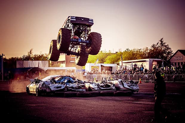 Monster trucks, ild og vilde stunts rykker ind i Faxe og Haslev